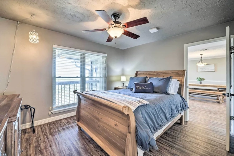5 Bedrooms Cottage