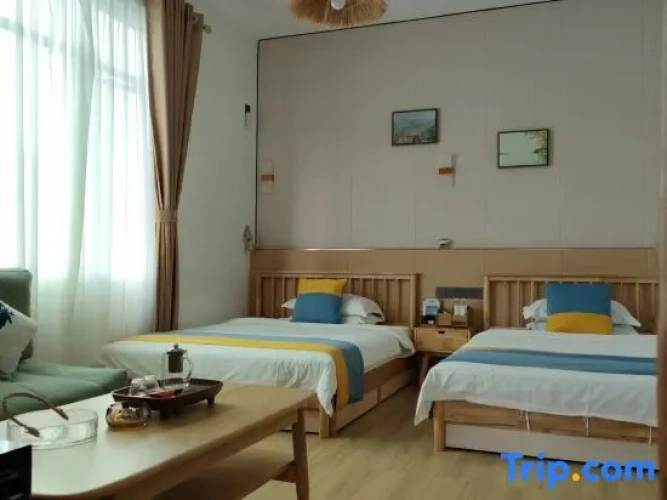 Standard Twin room with mountain view
