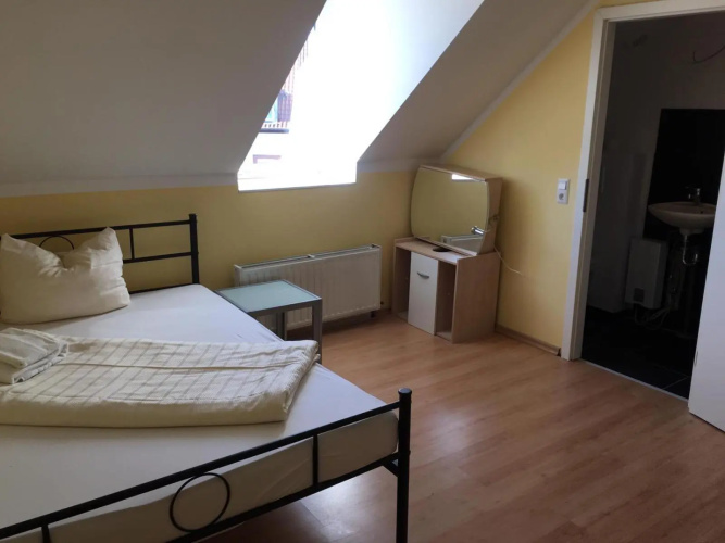 Doppelbettzimmer mit Bad