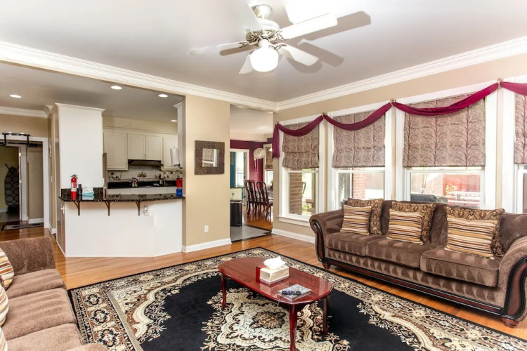 1369 Brentwood Pear - studio Br Apts