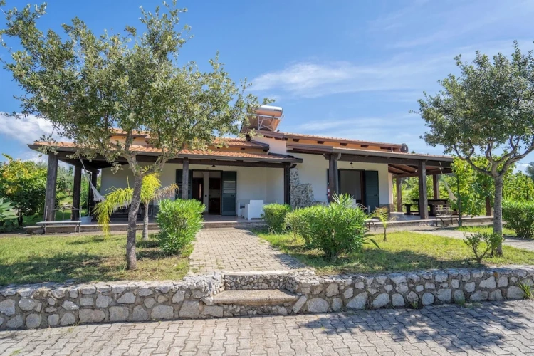 2 Bedrooms Classic Apartment with partial sea view