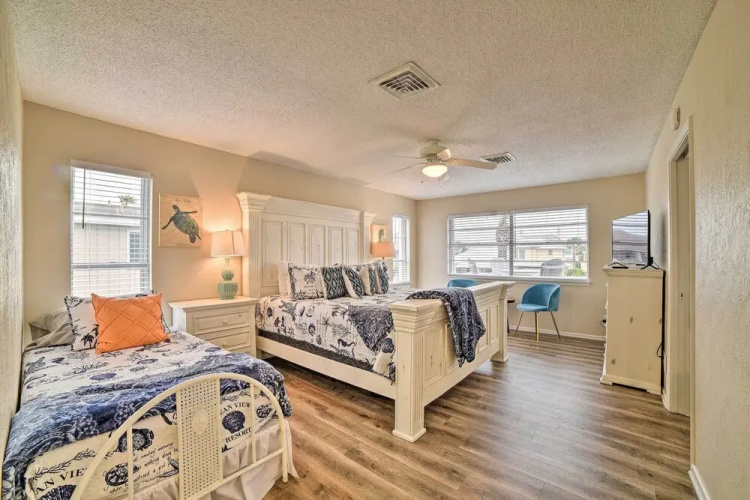 Private Dock: Charming & Spacious Rockport Abode!