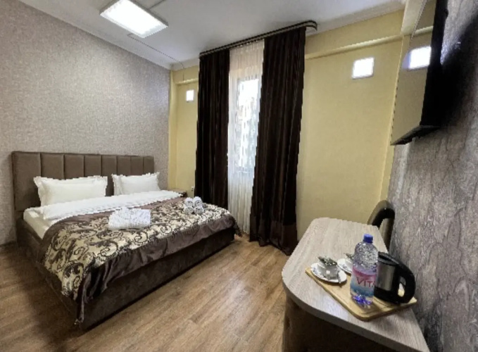DeLuxe Plaza Hotel