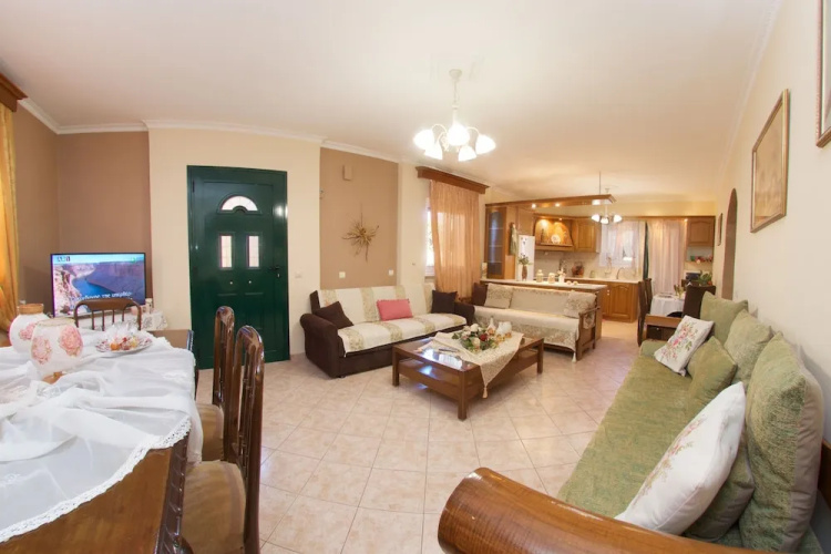 Artemis Apartment
