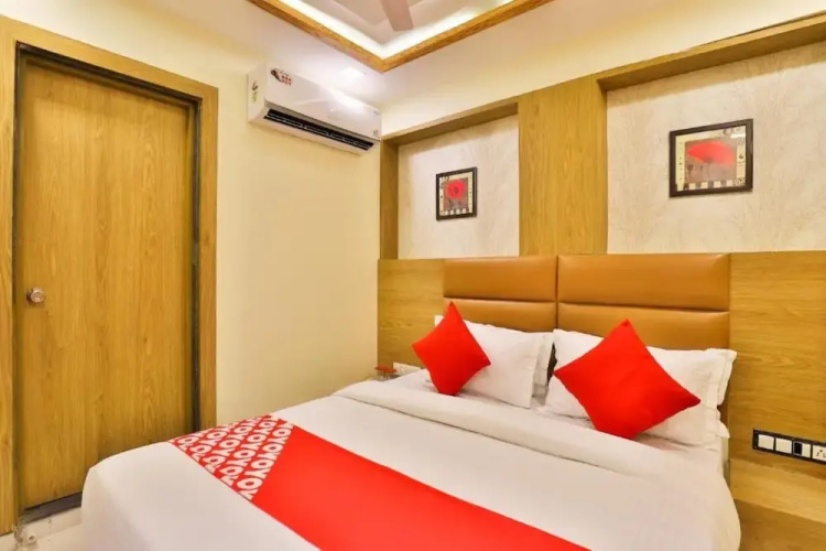 Goroomgo Silver Palace Ahemadabad