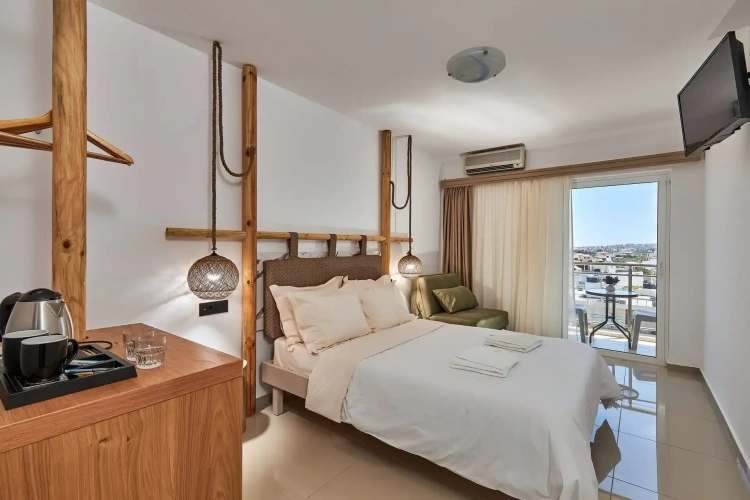 Standard Double room with partial sea view
