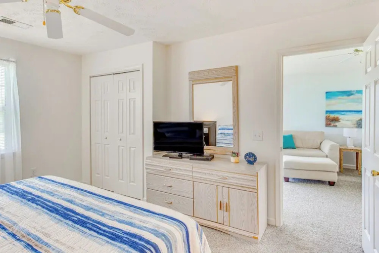 Screened Porch & Community Perks: Myrtle Beach Gem