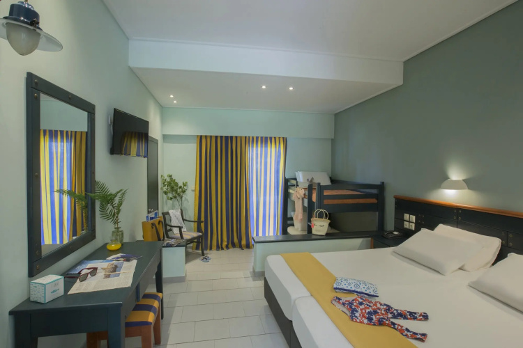 Golden Coast Hotel & Bungalows photo 7