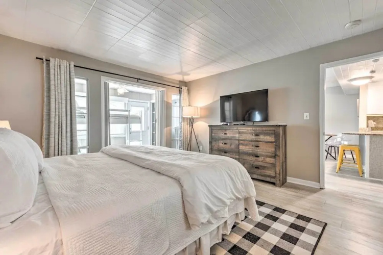 Sunny Destin Condo w/ Pool & Beach Access!