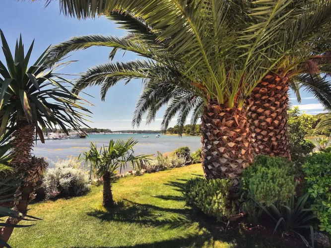 Airconditioned Studio Apartment With Seaview