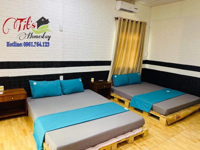 Homestay Tits