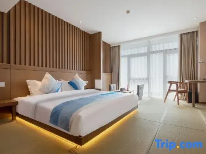 Deluxe Double room with city view