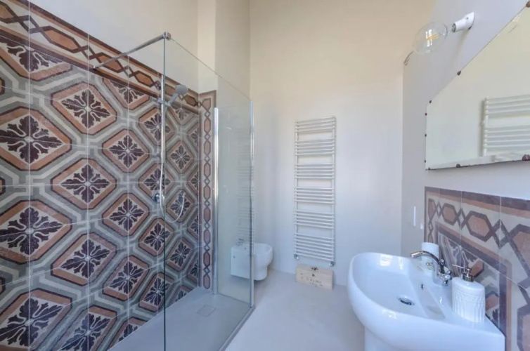 ALTIDO Spacious Flat for 6, close to Via Garibaldi