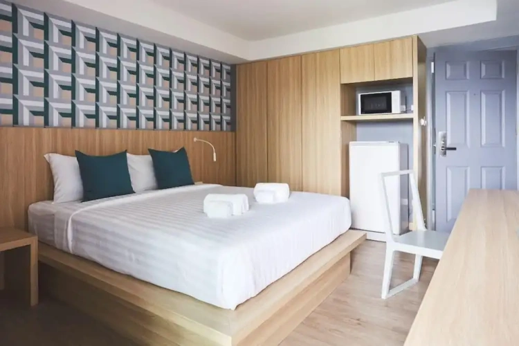 Deluxe Double room with balcony and with pool view