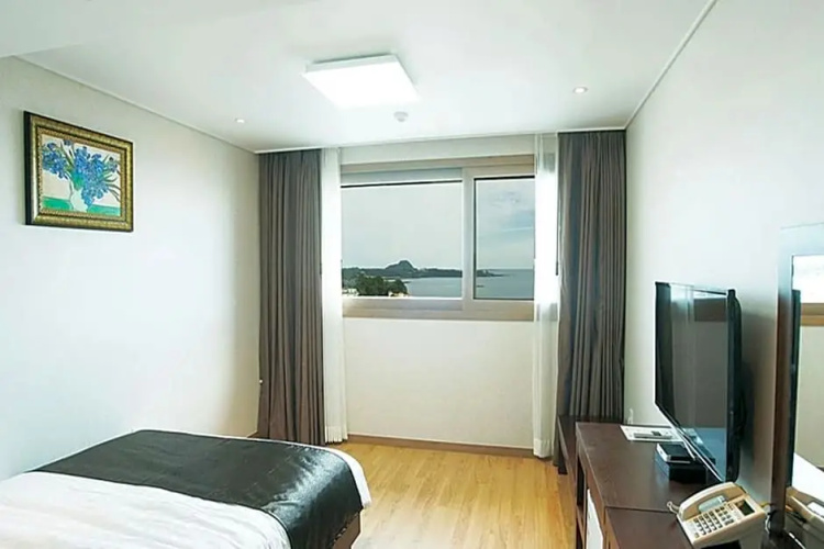 Iris Hotel