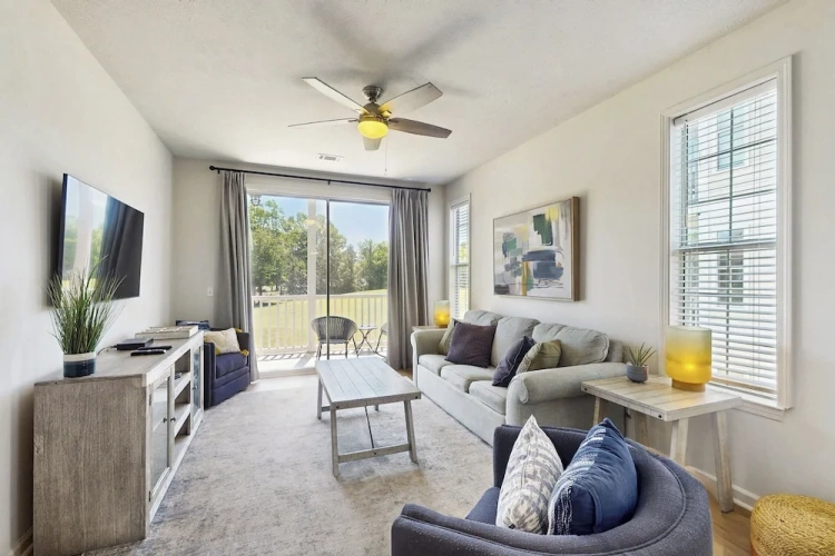 2 Bedrooms Apartment