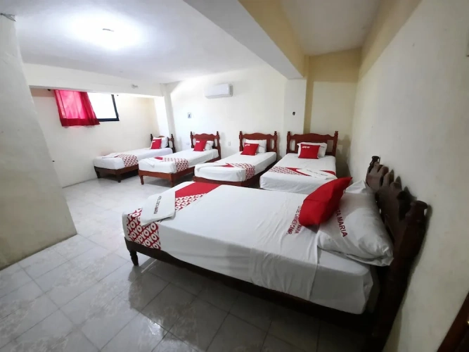 Standard Sextuple Family room