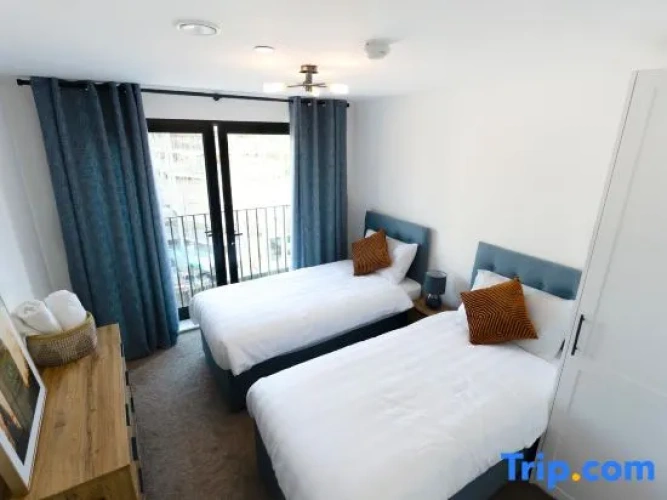 2 Bedrooms Apartment