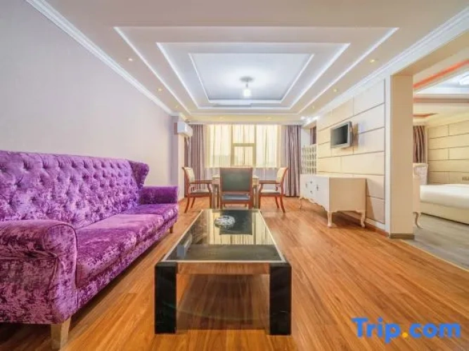 1 Bedroom Business Suite