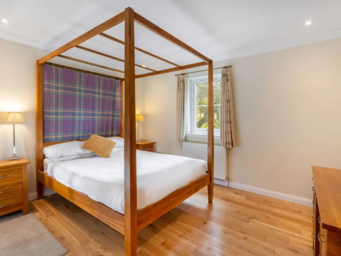 House Red Deer Drumnadrochit