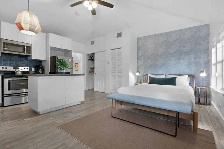 7BD Downtown Oasis Pool