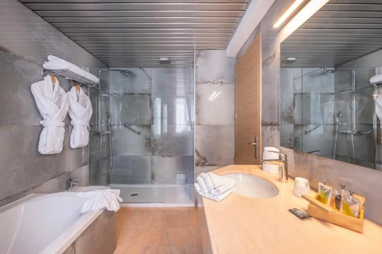 Junior Suite with street view
