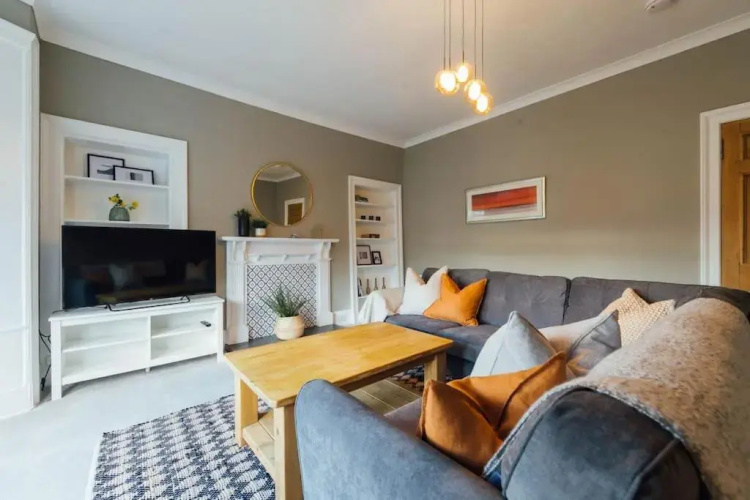 The Riverside Apartment (free parking)