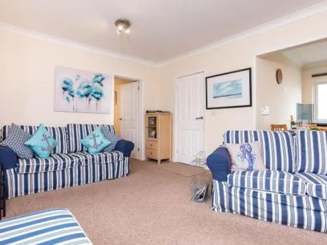 9 Dolphin Court