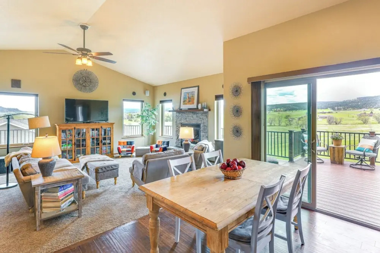 Spearfish Retreat w/ Fireplace + Mountain Views!