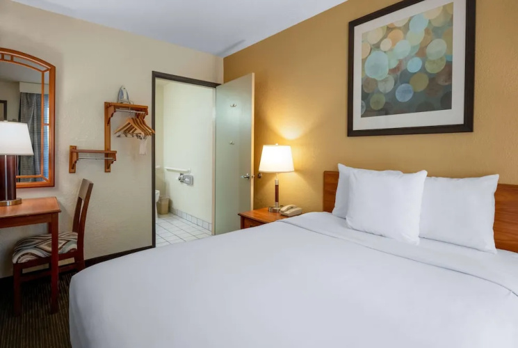 Days Inn By Wyndham Encinitas Moonlight Beach