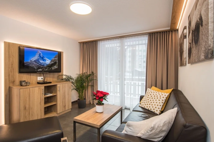 2 Bedrooms Apartment with balcony and with mountain view