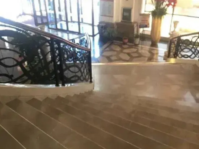 White Crane Hotel