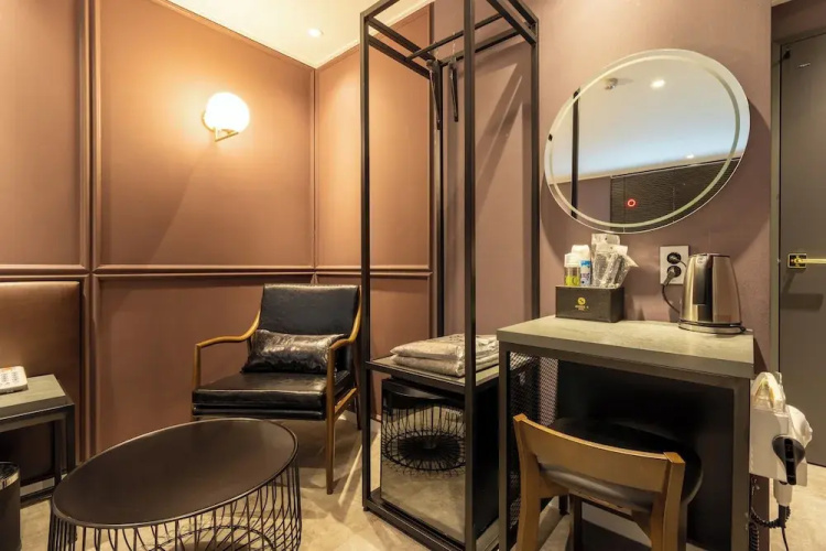 Avenue S Hotel