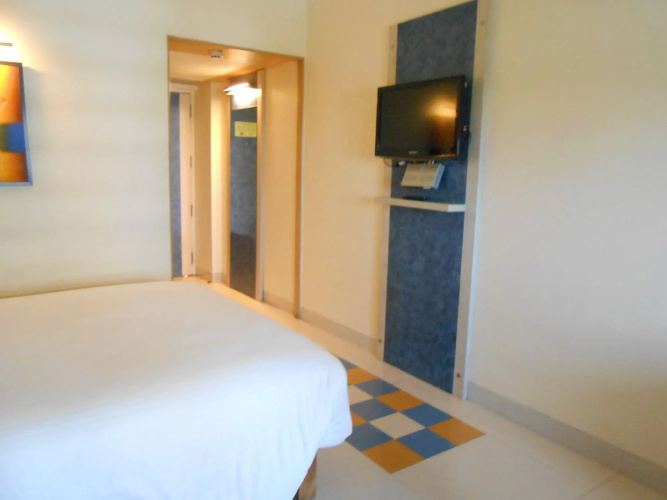 Lemon Tree Hotel Chinchwad Pune
