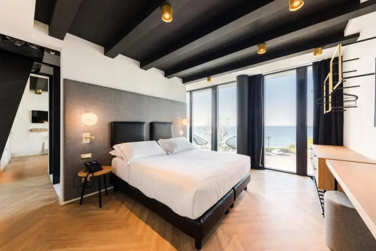 Superior Double room with balcony and with lake view