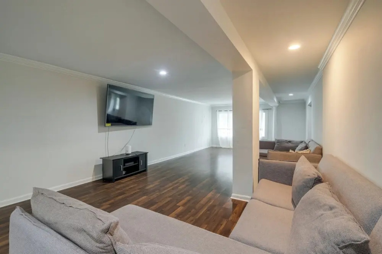 Spacious Triangle Townhome - Near Hiking & Golf!