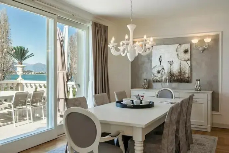 Luxury Lakefront Onassis 1 by Apt24