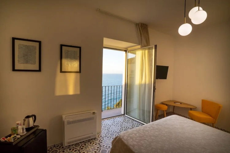 1 Bedroom Superior room with balcony and with sea view