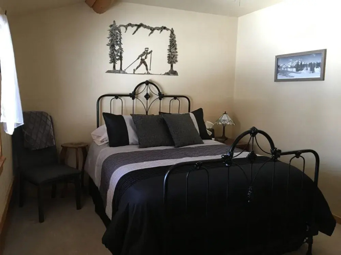 Snowberry Inn Bed & Breakfast