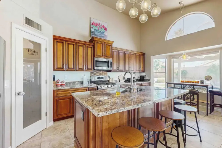 Private Pool, Yard & Pool Table! 'avondale Abode'