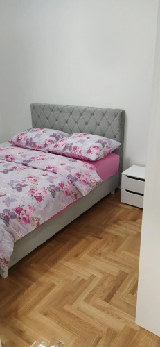 Leo Apartment