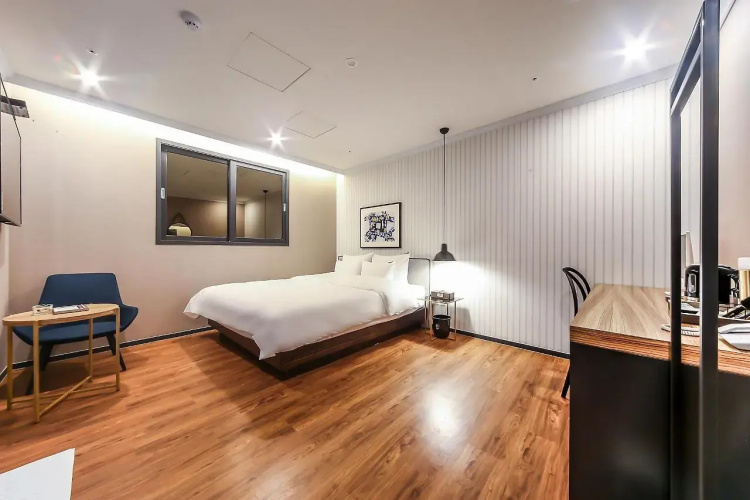 Browndot Hotel - Gold