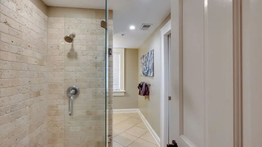 4 BR Beauty blocks from the River