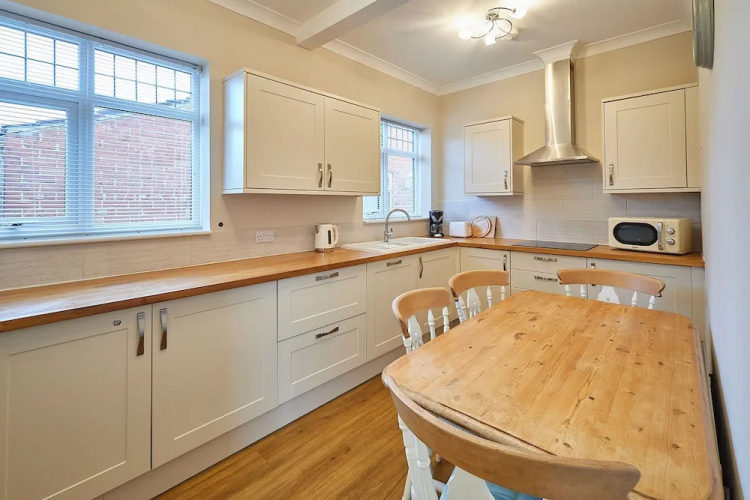 Host Stay Wardman Crescent