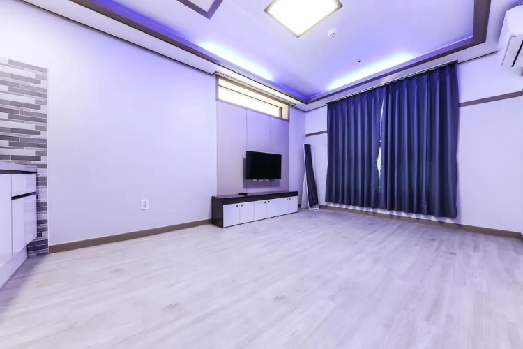 2 Bedrooms Standard Family room