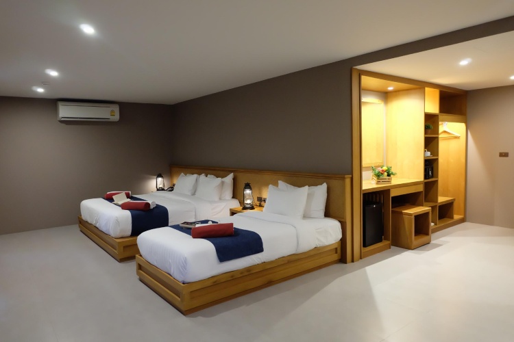 Standard Triple room