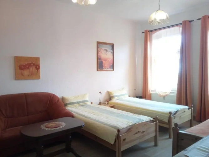 3 Bedrooms Apartment