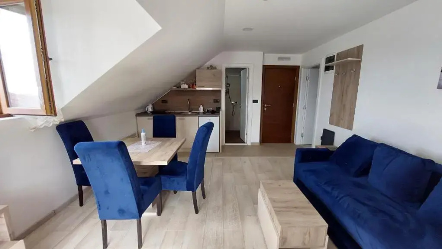 Ctrl Alt Del Apartment S76