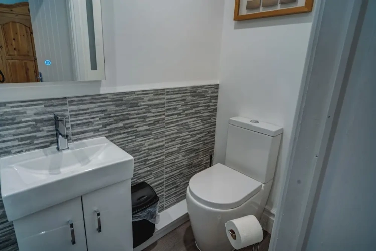 Standard Twin room with partial sea view