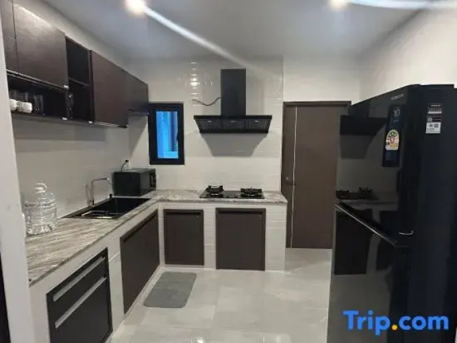 Luxury 4BR Private Pool Villa + Sunset Rooftop
